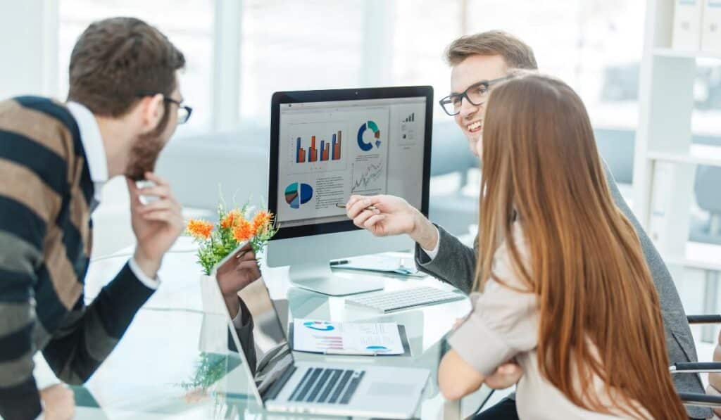 análise de relatórios financeiros